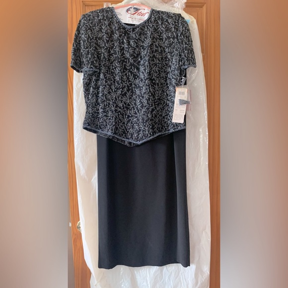 Adrianna Papell Dresses & Skirts - NWT Adrianna papell Tiny leaf two piece gown